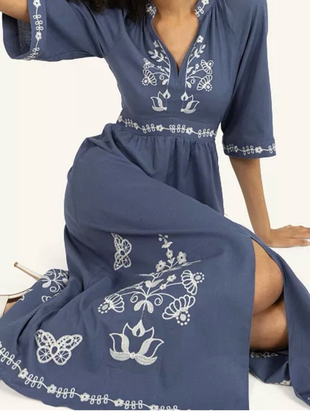 Embroidered Navy Maxi Dress with Floral & Butterfly Motif SÚPER NATURAL